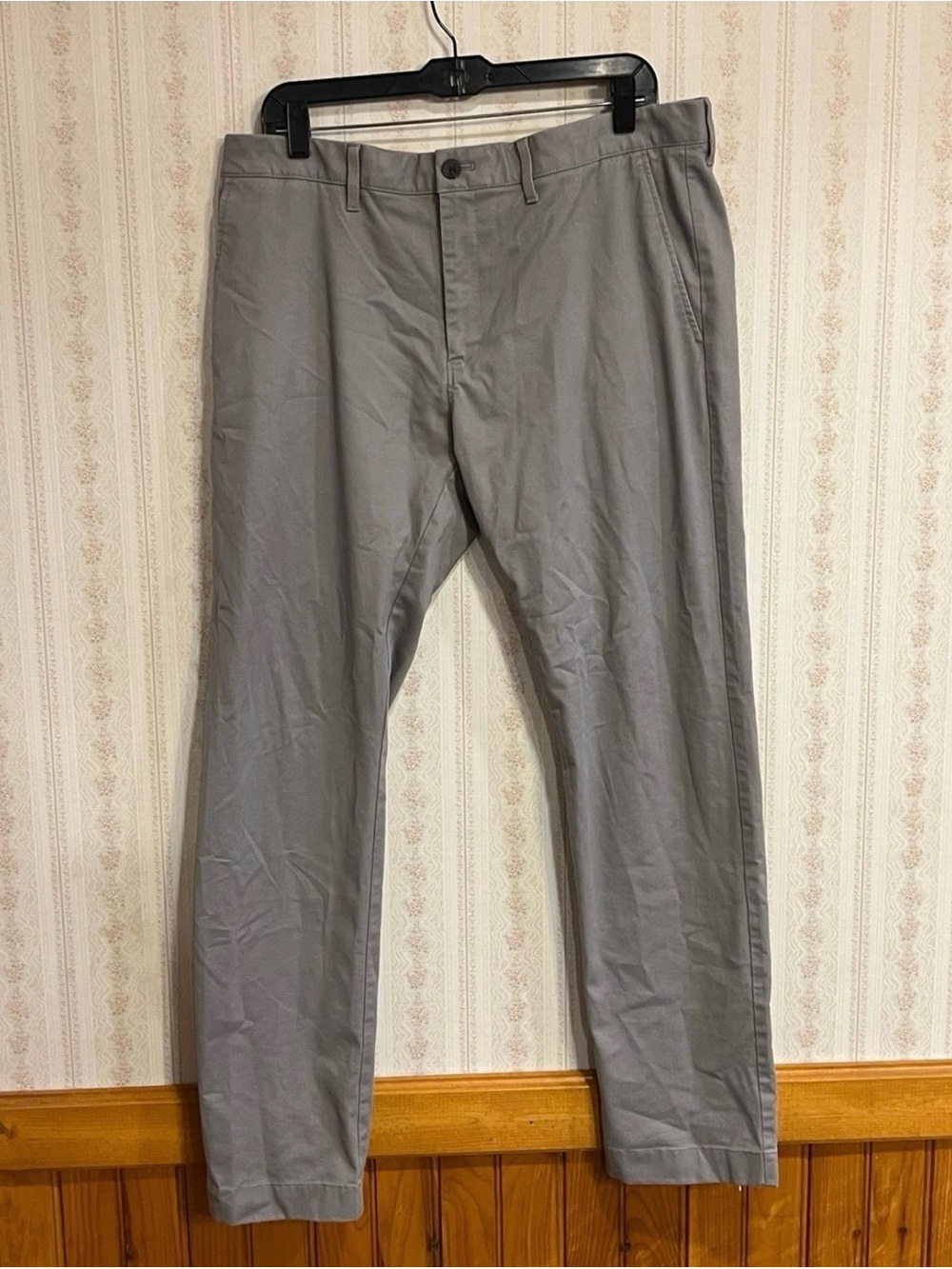 Classic Men's Gray Chino Pants